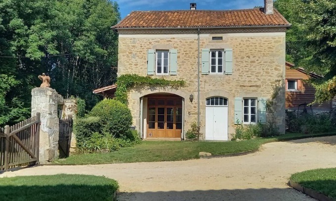 Saint-Mathieu Casa | The Coach House-3 Bed-2 Bath-Garden-PetsOK-FreeP