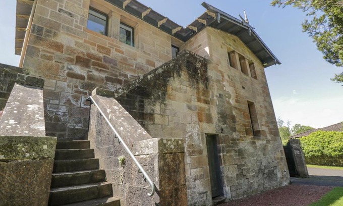 Glasgow Casa | The Coach House - Holmwood