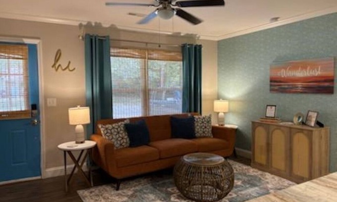 North Charleston Casa | The Coastal Haven / King Bed / WIFI / Near Shopping & Dining