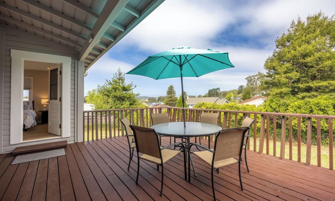 El Granada Casa | The Coastal Retreat, Scenic Harbor, Ocean Views, Walk to Beach, Restaurants