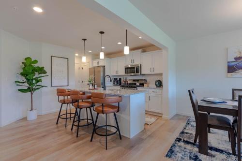 State College Apartamento | The Cobbin Luxe, Luxe Stay Minutes from Penn State