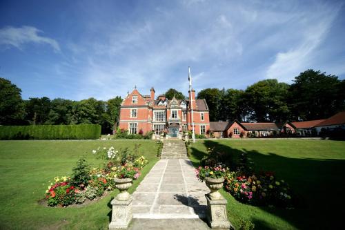 Coychurch Casa | The Coed-Y-Mwstwr Hotel