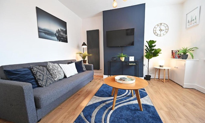 City Centre Casa | The Coffee Pot Cottage in Town Centre FREE Parking
