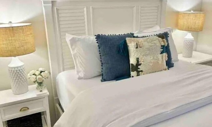 Oxford Condominio | The Colonel’s Cottage, 2BR by VelvetDitchVillas