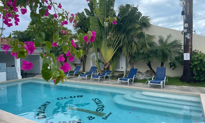 Nassau Hotel | The Colony Club Inn & Suites