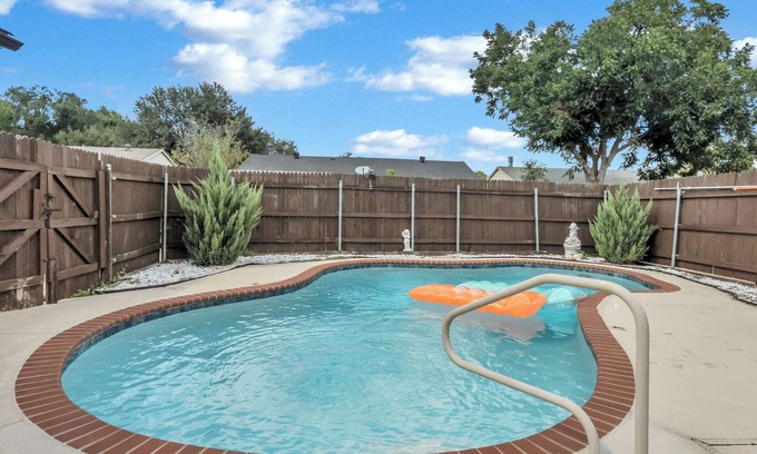 The Colony Casa | The Colony Getaway,Pool,Pet-Friendly,Games & Fun
