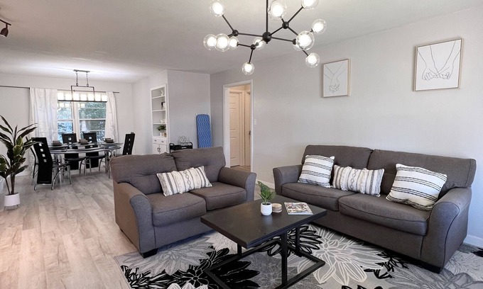Bismarck Casa | ☘️ The Color 18 - cozy home in heart of Bismarck ☘️