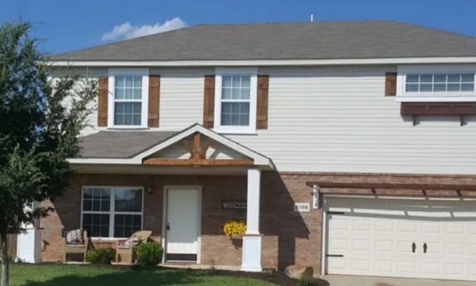 Central Oklahoma City Casa | The Comfort Gathering , 4 bedrooms, 2 kings, 3 bath, sleeps 16, group-friendly.