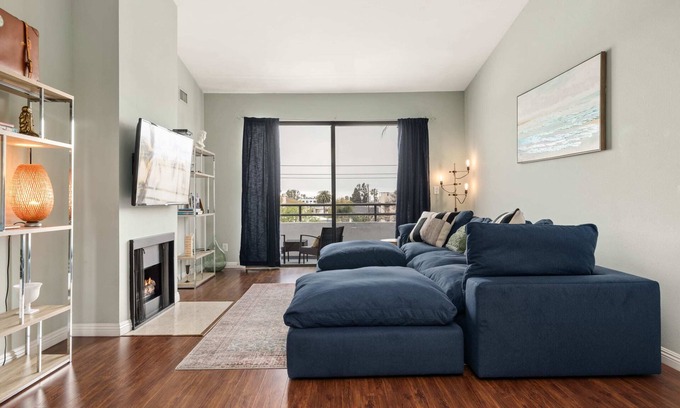 Sawtelle Condominio | The Comfy & Cozy Suite