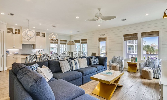 Beachside Village Casa | The Conch Castle | Hot Tub, Beach + Gulf Views!