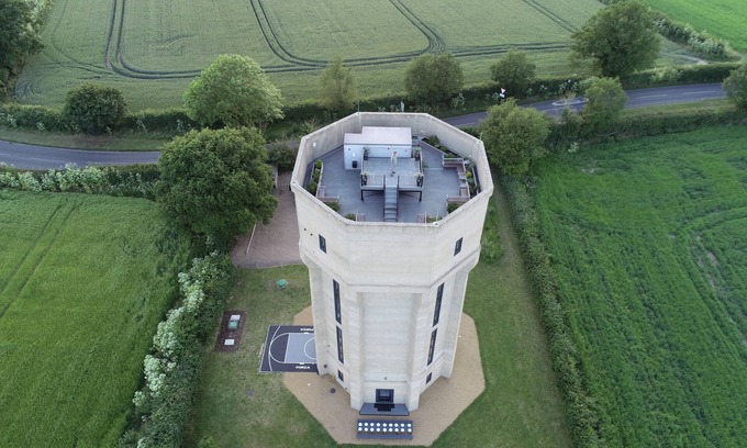 Ipswich Apartamento | The Concrete Castle - 7 floors with a Lift, Cinema and an 80ft high Roof Garden