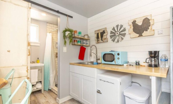 Johnson City Casa | The Container Retreat @ 290 Wine Trail #5