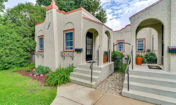 Minneapolis - St. Paul Casa | The Cooper, a charming Double Bungalow just Blocks from W River Parkway