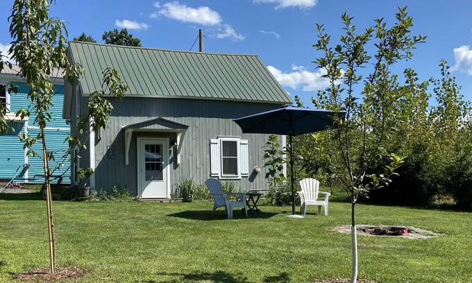 Waterbury Center Cabina | The Coral Cabin