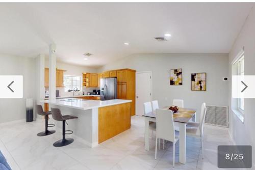 Lauderhill Casa | The Coral Wave