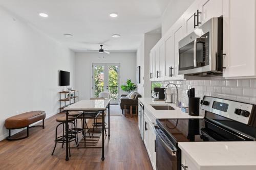 Fort Worth Apartamento | The Corbin 1205 - Cowtown Urban Oasis