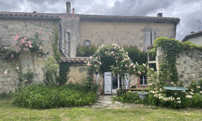 Mezin Casa | El corcho-casa en un límite de la ciudad de Lot-et-Garonne y la región de Gers.