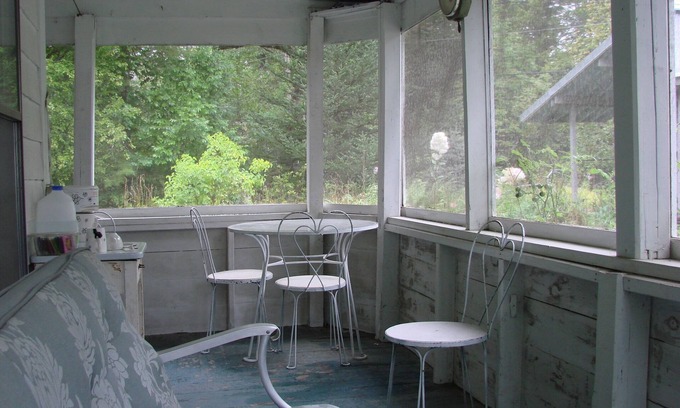 Madison Casa | the Corner cottage: Overlooking Hayden Brook, Steps to Lakewood Summer Theater