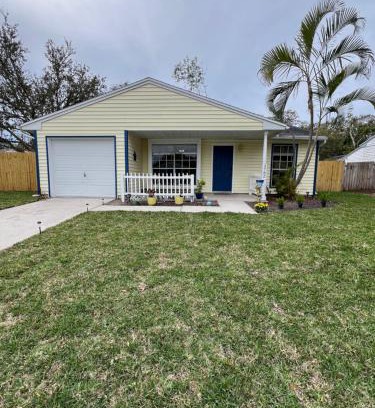 Lake St. George Casa | The Corner Cottage