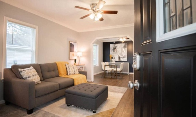 West Peoria Casa | THE CORNER COTTAGE - Contemporary 2BD in Peoria