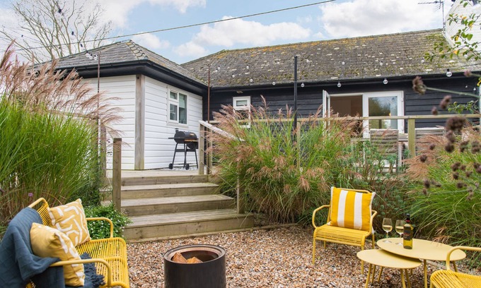 Icklesham Cabaña | The Cot - a holiday let that sleeps 6 guests in 3 bedrooms