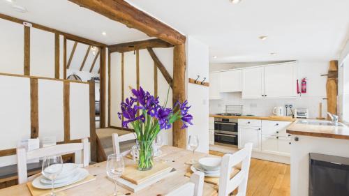 Ryde Casa | The Cote is a stunning rural barn beach 3 miles