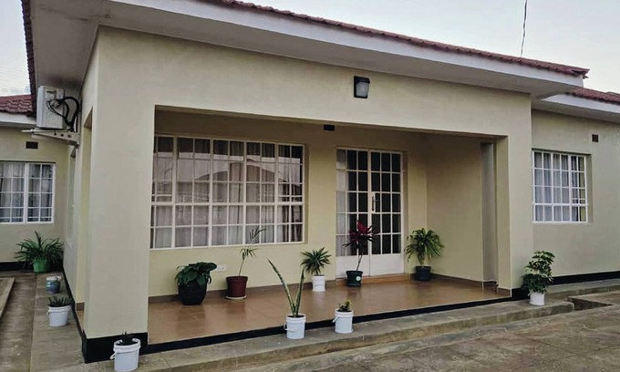 Lilongwe Casa | The Cottage: Fully furnished modern apartment, restful 3 bedrooms