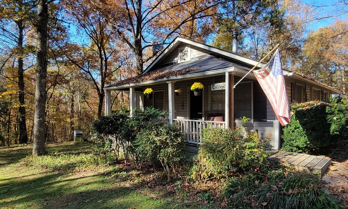 Rockmart Cabaña | The Cottage at Becks Lake