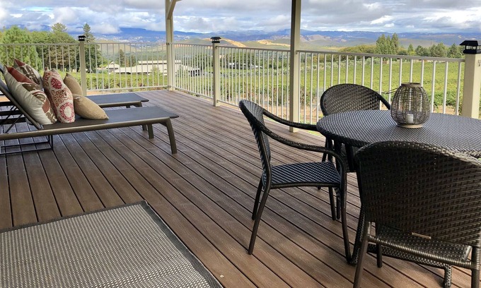 Kelseyville Cabaña | The Cottage at Boatique Winery con vistas al viñedo de Red Hills