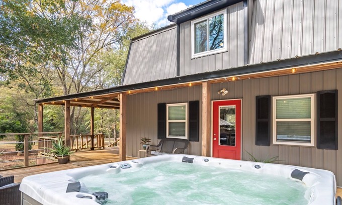 Lindale Cabina | The Cottage at Hidden Creek w/ Hot Tub & Firepit