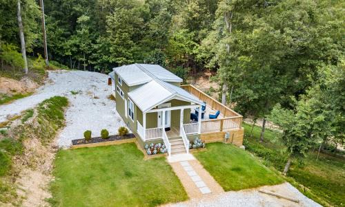 Siloam Springs Casa | The Cottage at Ironwood Retreats