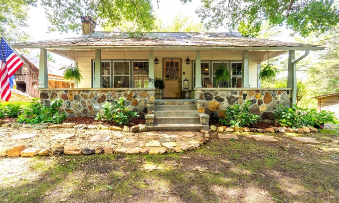 Adairsville Otro | The Cottage at Jula Fields *Dog-Friendly!*