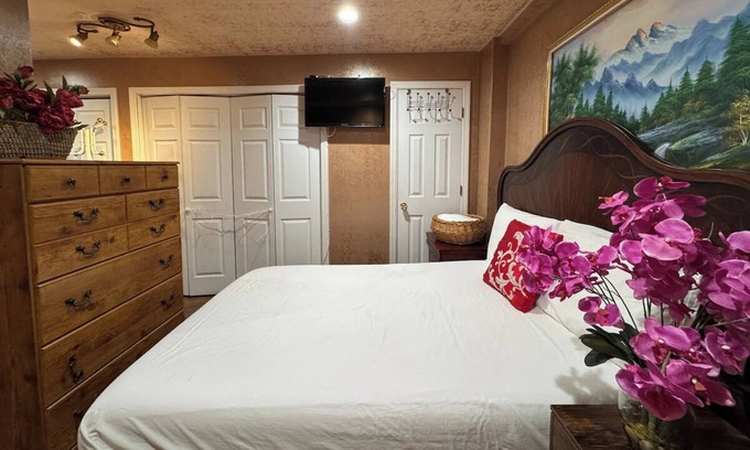 Queens Casa | The Cottage Cove in St. Albains