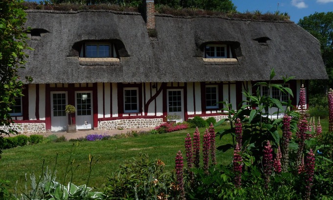 Saint-Leger-de-Rotes Casa | ---- La cabaña con techo de paja ---