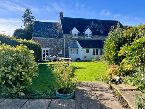 Llanvair Kilgeddin Casa | The Cottage