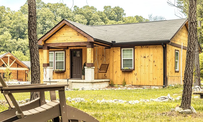 Joelton Casa | The Cottage @ Jones Farm Venue and Cabins
