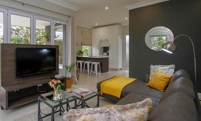 Umhlanga Apartamento | The Cottage on Cordia 2 Bedroom self catering 2km from Umhlanga beach