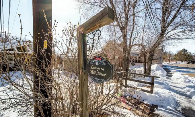Bayfield Casa | The Cottage on Mill street with Hot Tub