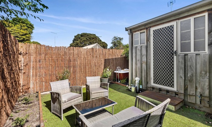 Ocean Grove Casa | The Cottage- Pet Friendly with secure yard and close to beach and river!