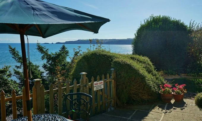Wiseman's Bridge Cabaña | The Cottage - Sea Views, Direct Access to Beach