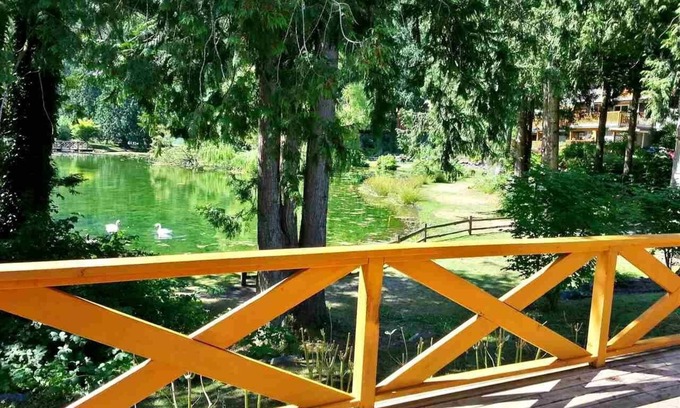 Lindell Beach Casa | The Cottages at Cultus Lake