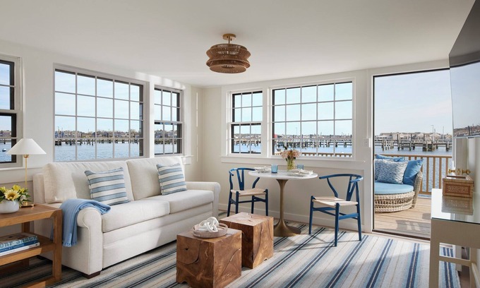Nantucket Town Hotel | The Cottages at Nantucket Boat Basin