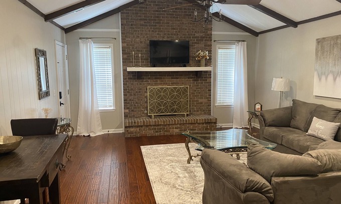 Hattiesburg Casa | "The Country Escape" Minutes from USM and Downtown activities!