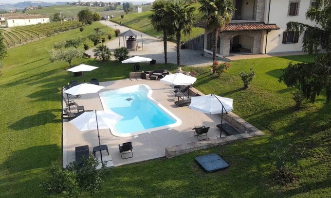 Calosso Casa | The Country House, breathtaking views of the vineyards