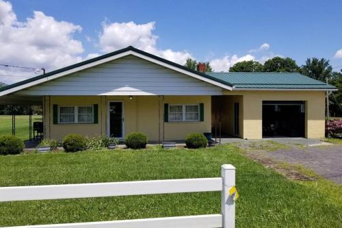 Brandonville Chalet De Esquí | The Country Roads Cottage near WVU&COOPER'S ROCK