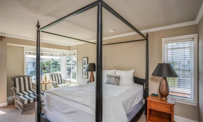 Downtown Cannon Beach Hotel | The Courtyard - Oceanview King Room at Cannon Beach Hotel Collection!