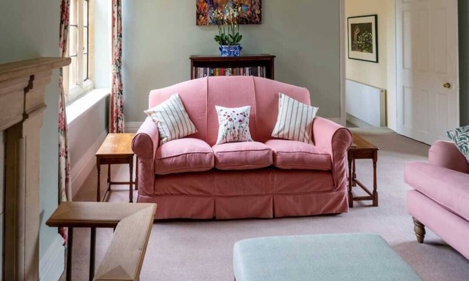Chipping Campden Casa | The Courtyard overlooking Kiftsgate Court Gardens