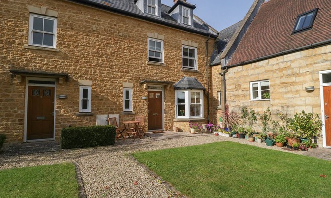 Sherborne Cabina | The Courtyard, SHERBORNE