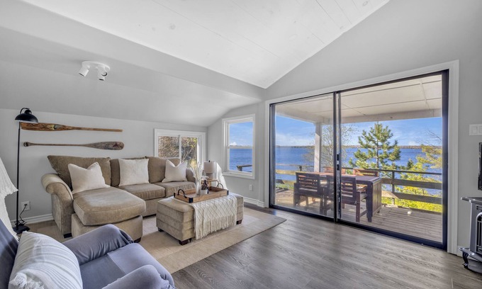 Prince Edward Casa | The Cove | Lake on the Mountain | 2 Bedrooms