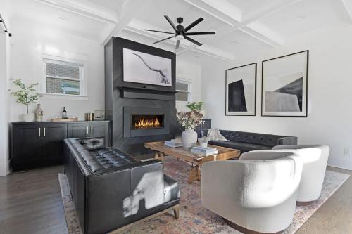 Hope Gardens Casa | The Cowboy - Luxury Home with Hot Tub & Pool Table